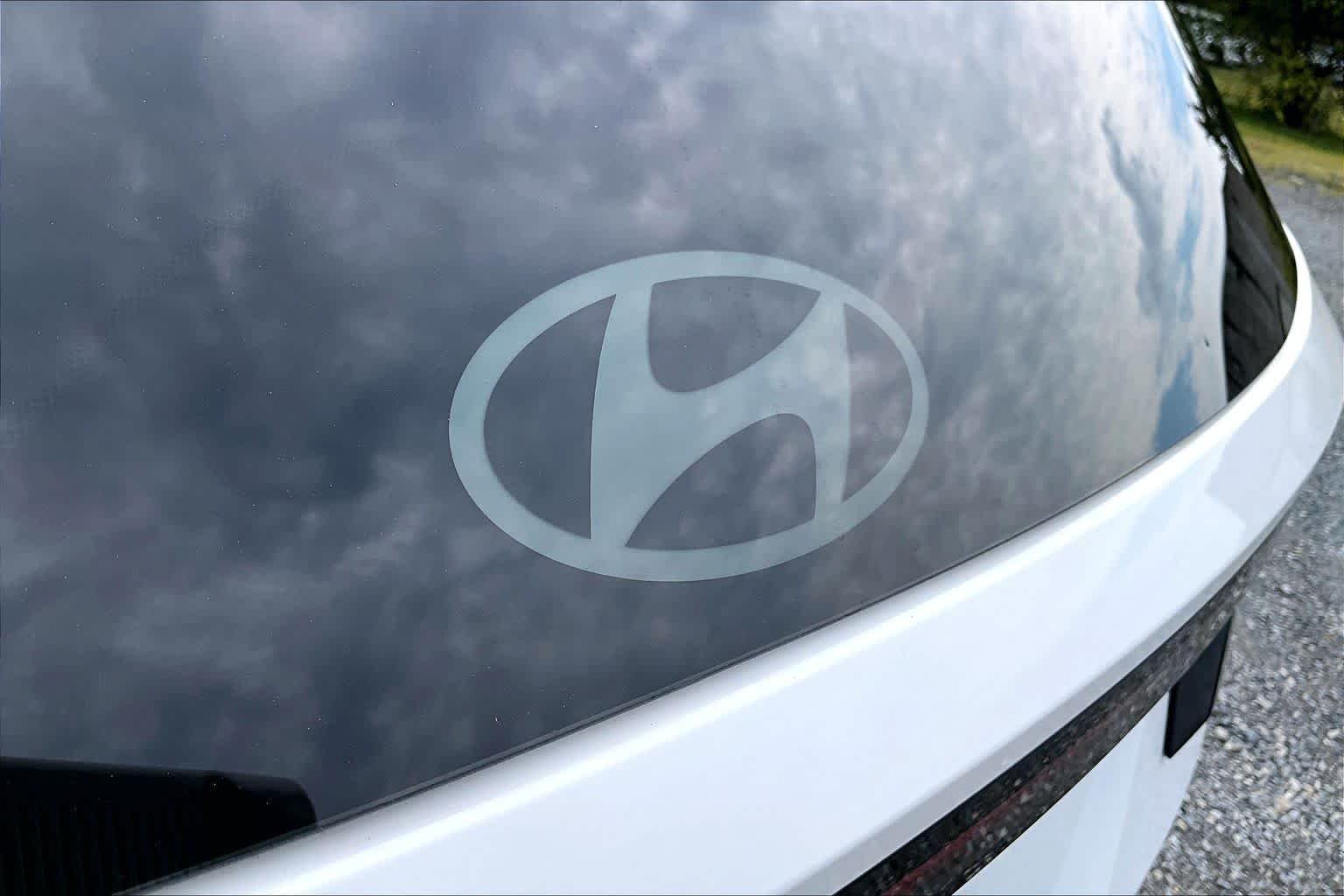 Used 2026 Serenity White Pearl Hyundai SEL Premium image 31