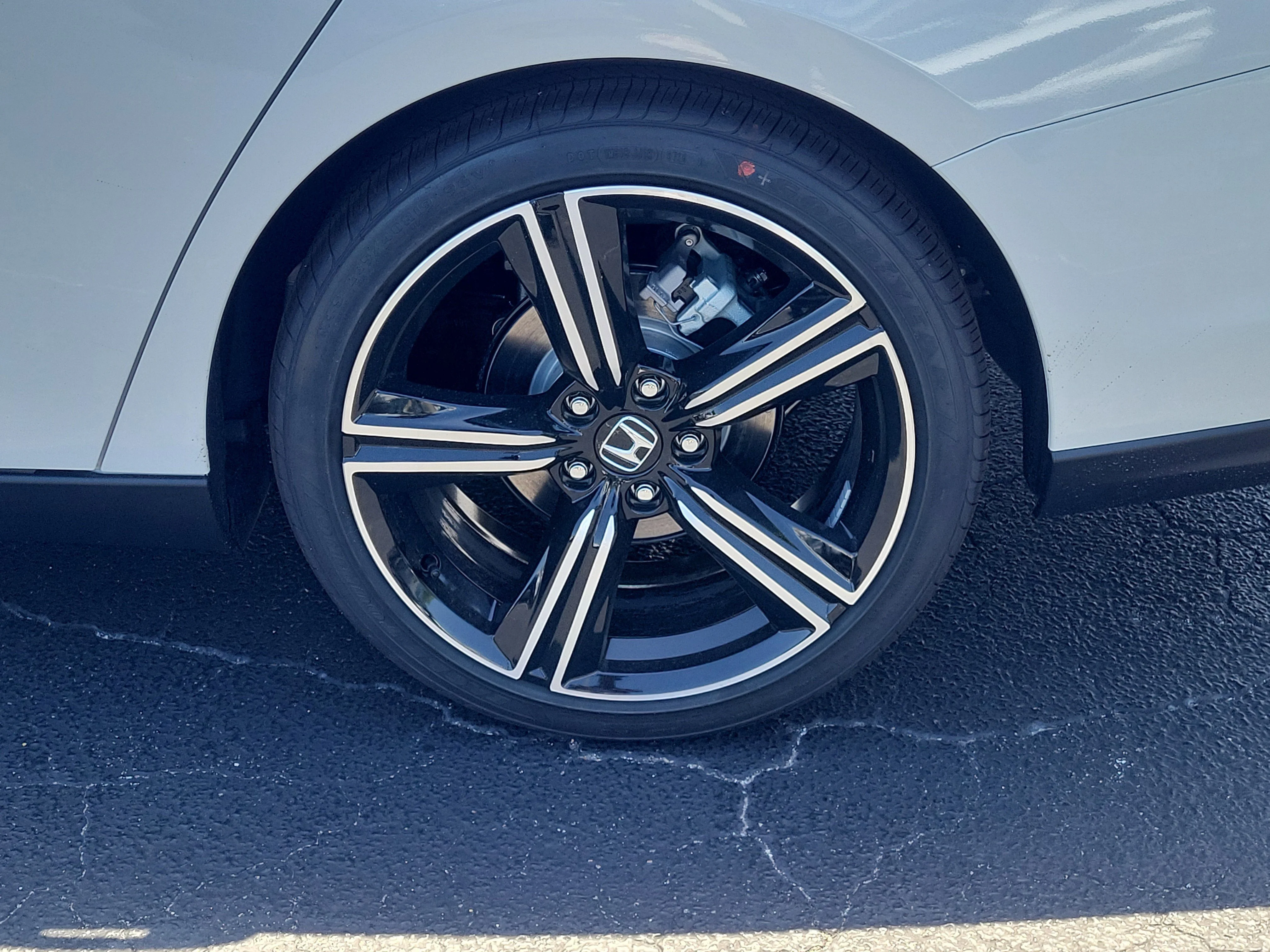 New 2026 Platinum White Pearl Honda SE image 4