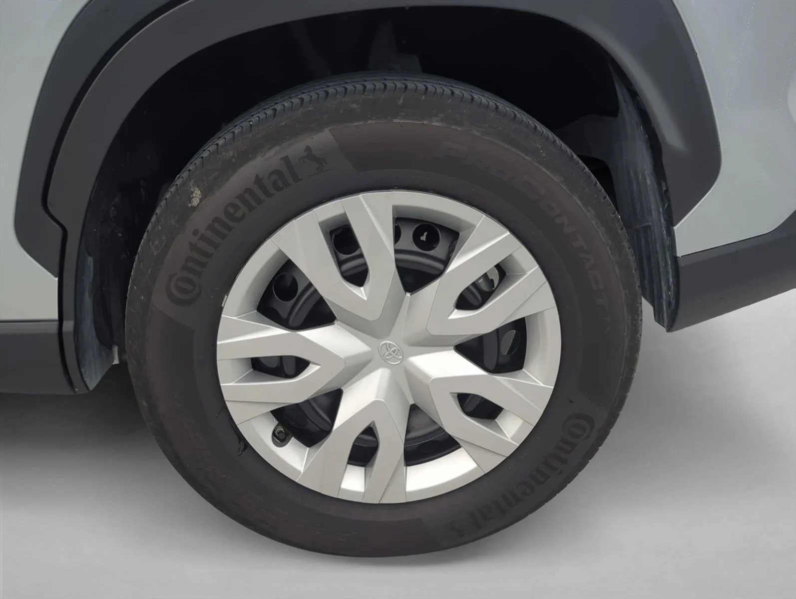 Used 2025 Sonic Silver Toyota L image 5