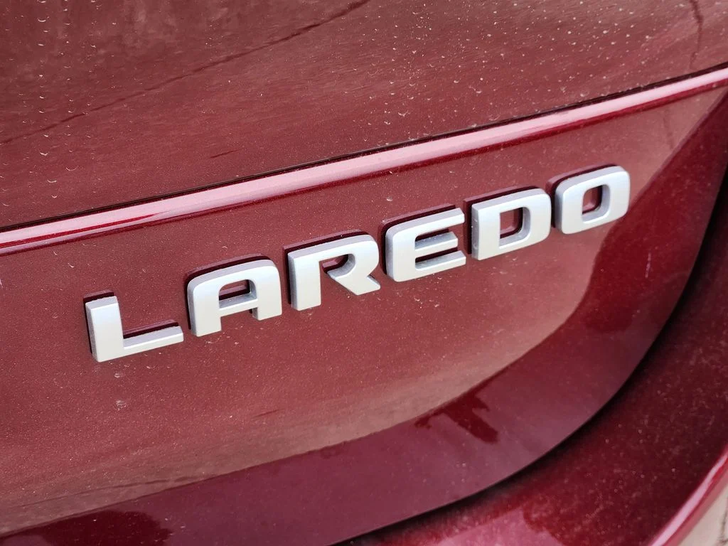 New 2026 Velvet Red Pearl-Coat Exterior Paint Jeep Laredo X image 8