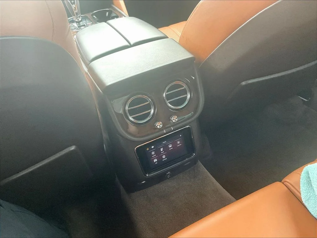 Used 2021 Midnight Emerald Bentley V8 image 10