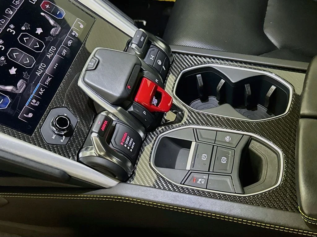 Used 2020 Gialllo Auge Lamborghini  image 17