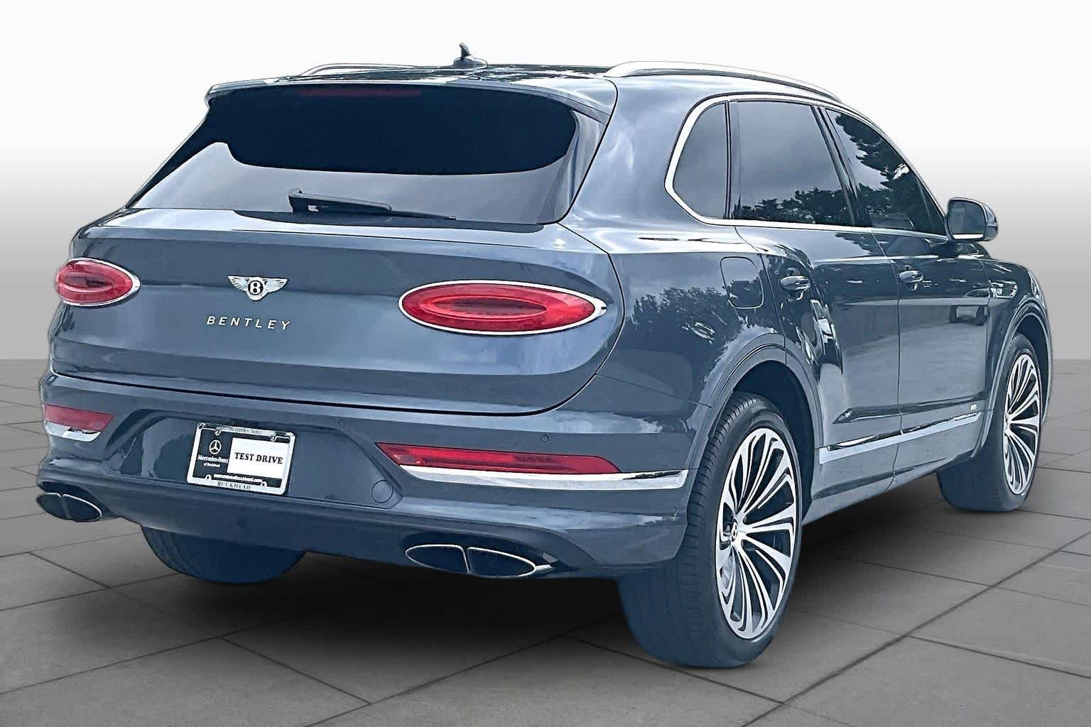 Used 2022 Black Sapphire Metallic Bentley V8 image 12