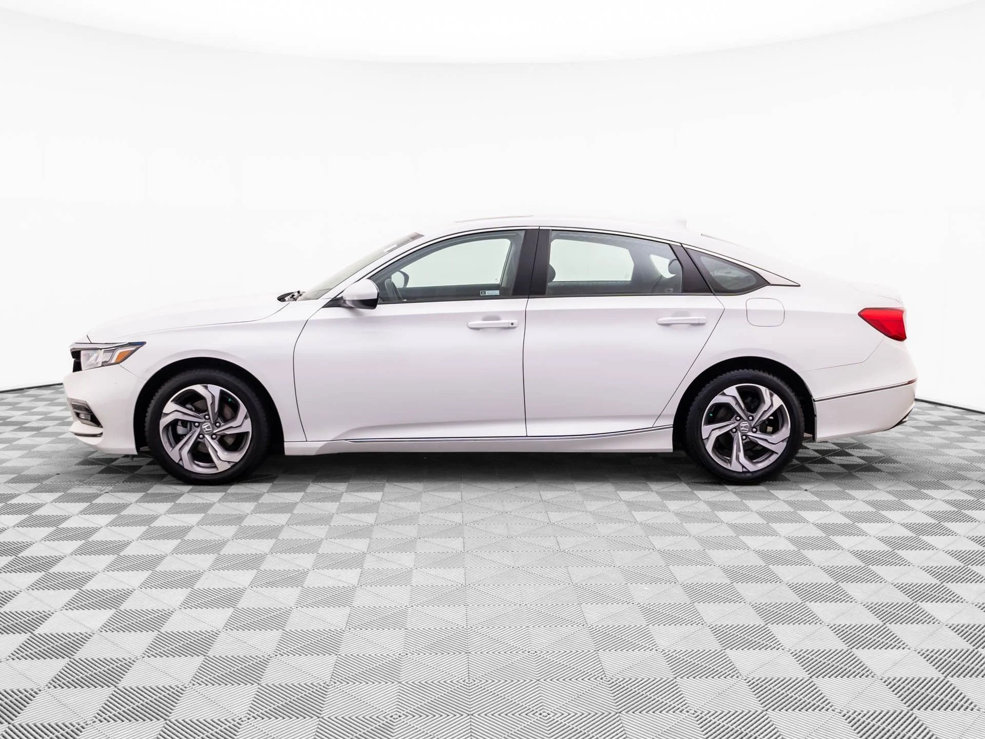 Used 2018  Honda EX image 2