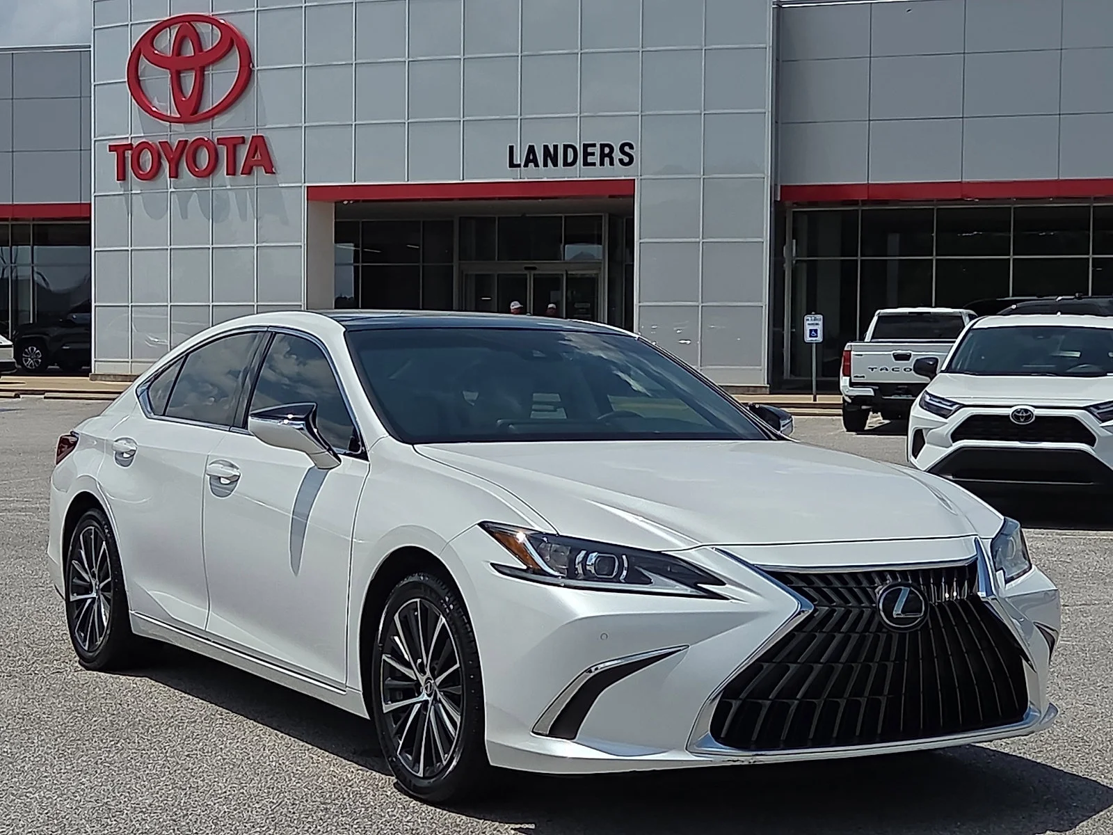2023 Lexus ES 350 350's photo