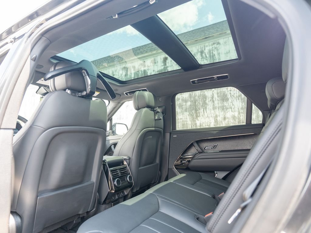 Used 2026 Black Land Rover Dynamic SE image 35
