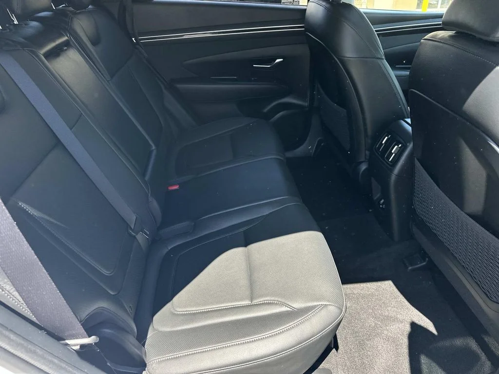 Used 2023 White Hyundai SEL image 15