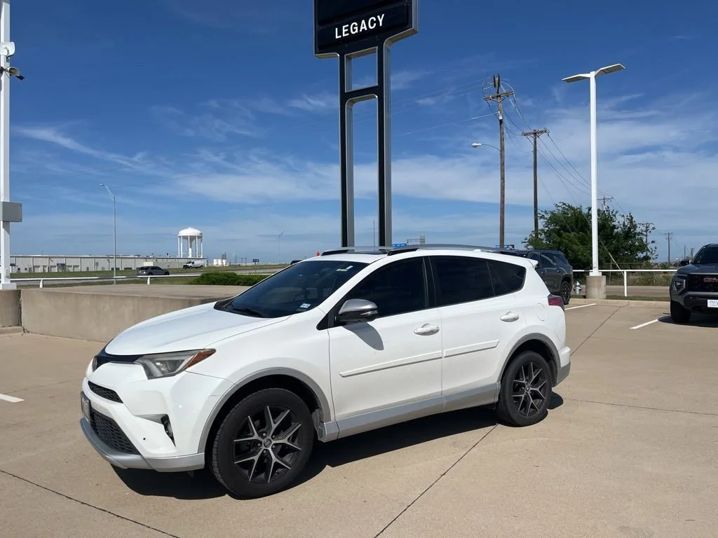 2016 Toyota RAV4 SE's photo