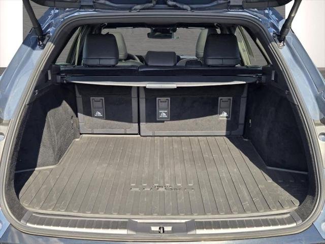 2025 Toyota Crown Signia Limited - Photo 12