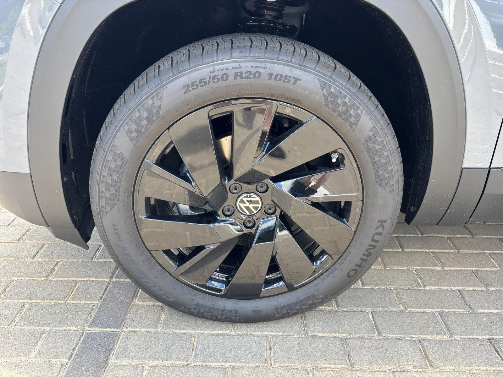 New 2026 pure gray Volkswagen 2.0T SE w/Technology image 10