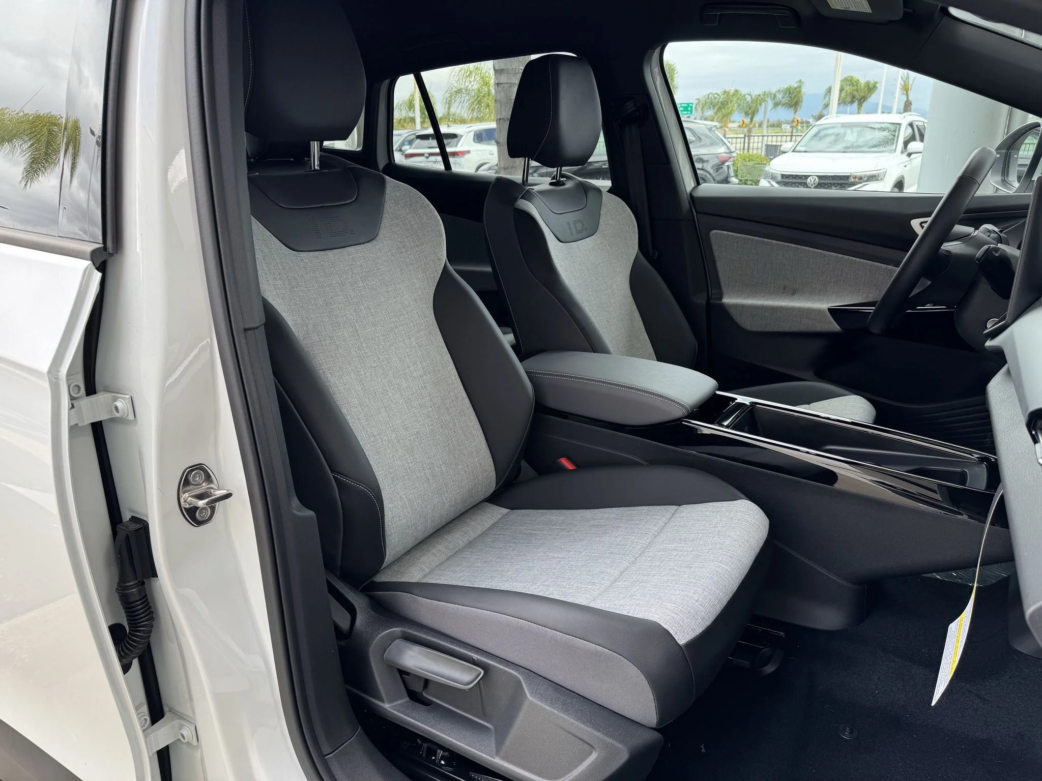 New 2026 Opal White Pearl Volkswagen Pro image 31