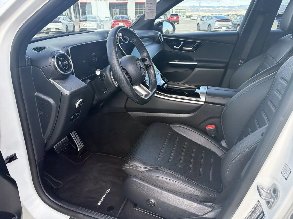 Used 2025  Mercedes-Benz GLC 350e image 26