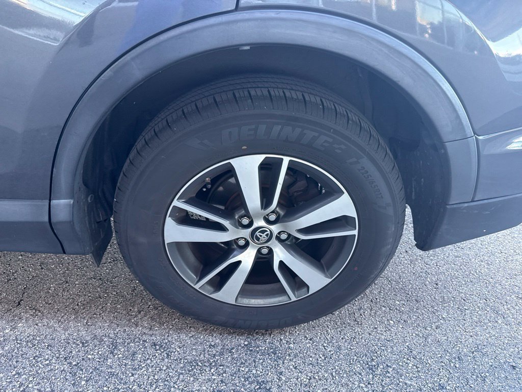 Used 2018 Magnetic Gray Metallic Toyota XLE image 13