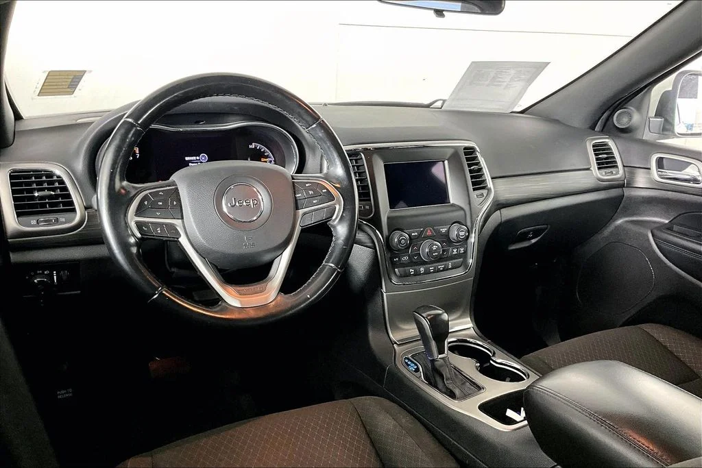 Used 2021 White Jeep Laredo E image 4