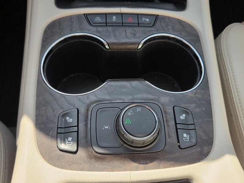 Used 2023 WHITE GMC FWD 4DR DENALI image 19