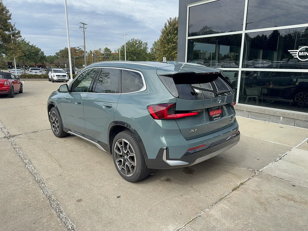 Used 2024 Cape York Green Metallic BMW xDrive28i image 3