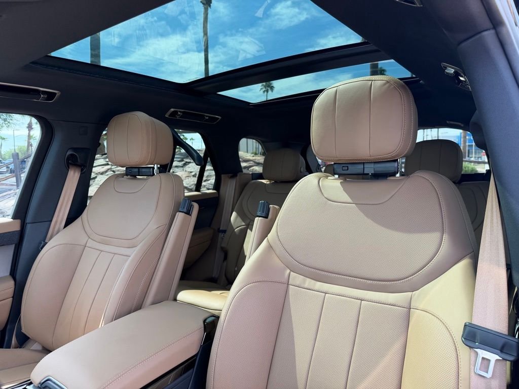 New 2027 Santorini Black Land Rover SE image 6