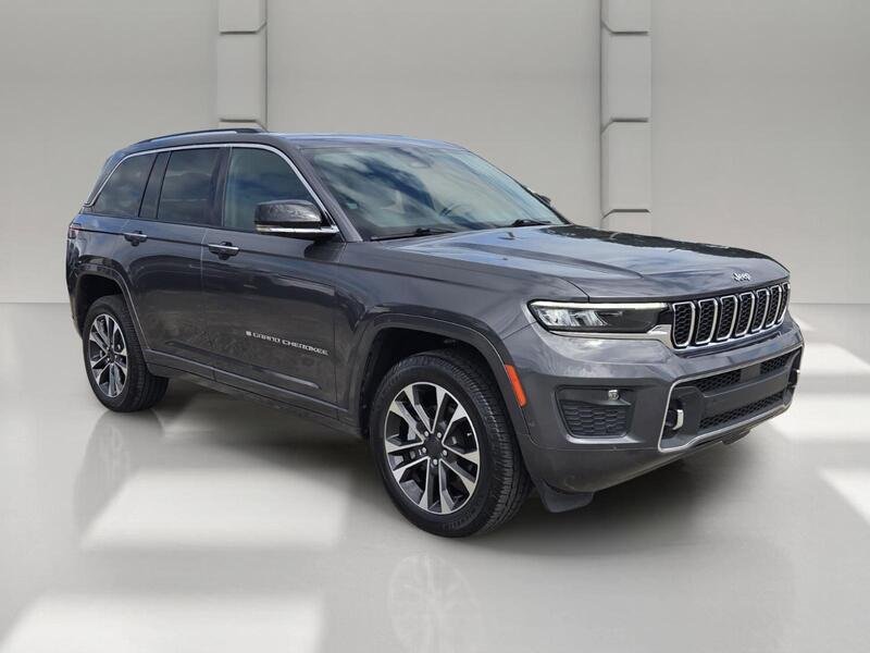 Used 2022 Gray Metallic JEEP OVERLAND 4X2 image 7