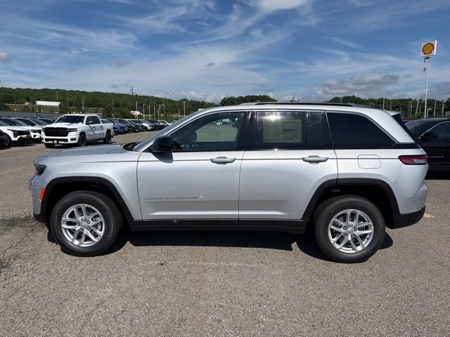 New 2026 Silver Zynith Exterior Paint Jeep Laredo image 4