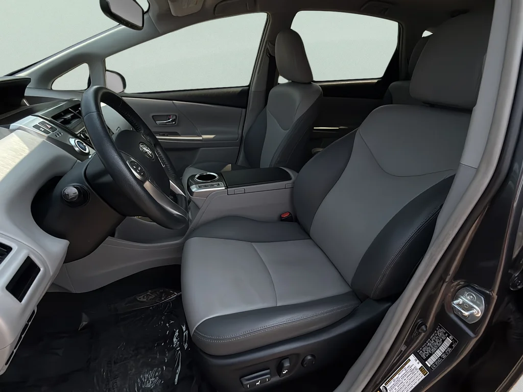 Used 2015 Magnetic Gray Metallic Toyota Four image 27