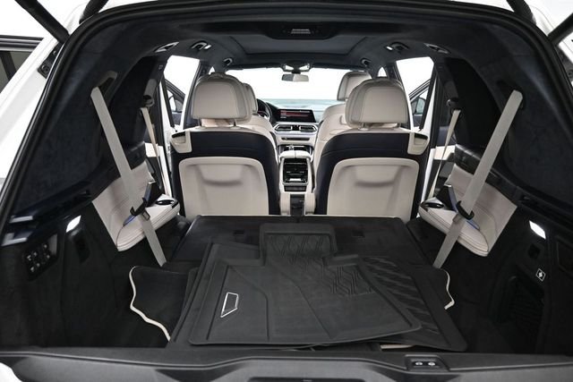 Used 2021 White BMW M50i image 19