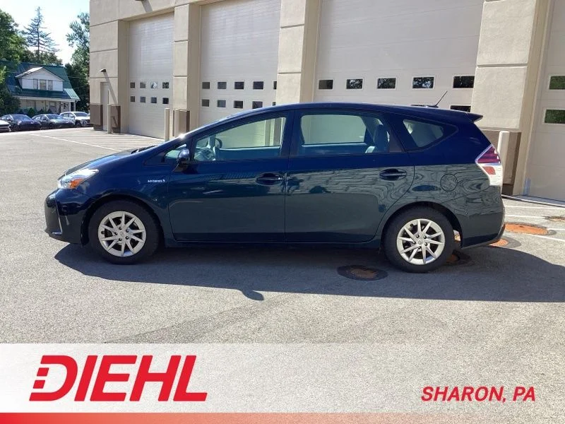 Used 2017  Toyota Four image 4