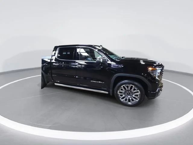 Used 2026 Black GMC Denali Ultimate image 9