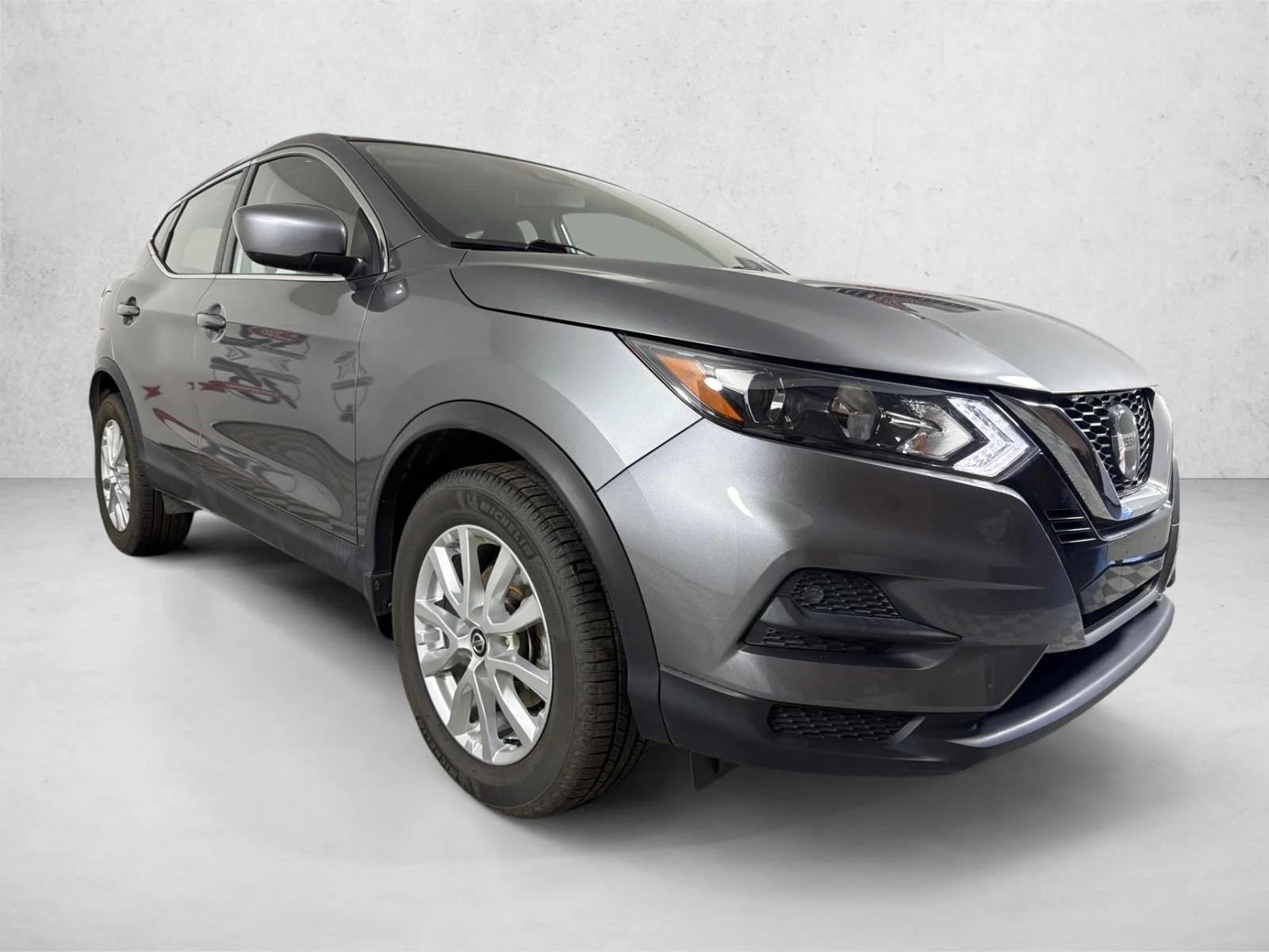 Used 2021 Red Nissan S image 1