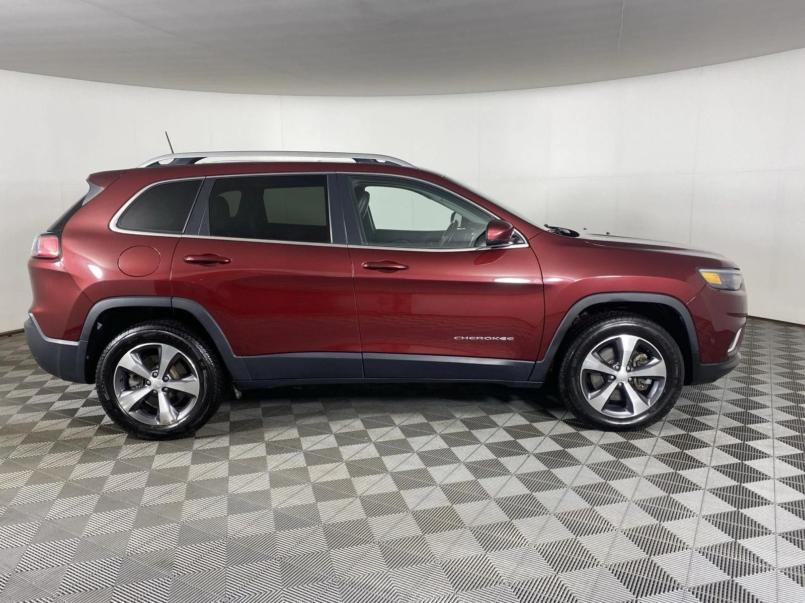 Used 2021 Velvet Red Pearlcoat Jeep Limited image 11