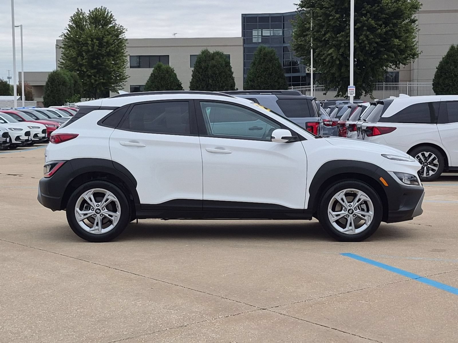 Used 2023 Lunar White Hyundai SEL AWD image 5
