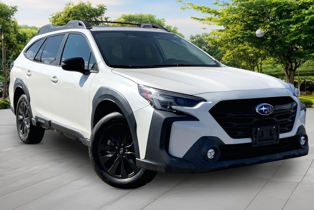 Used 2023 White Subaru Onyx Edition image 3