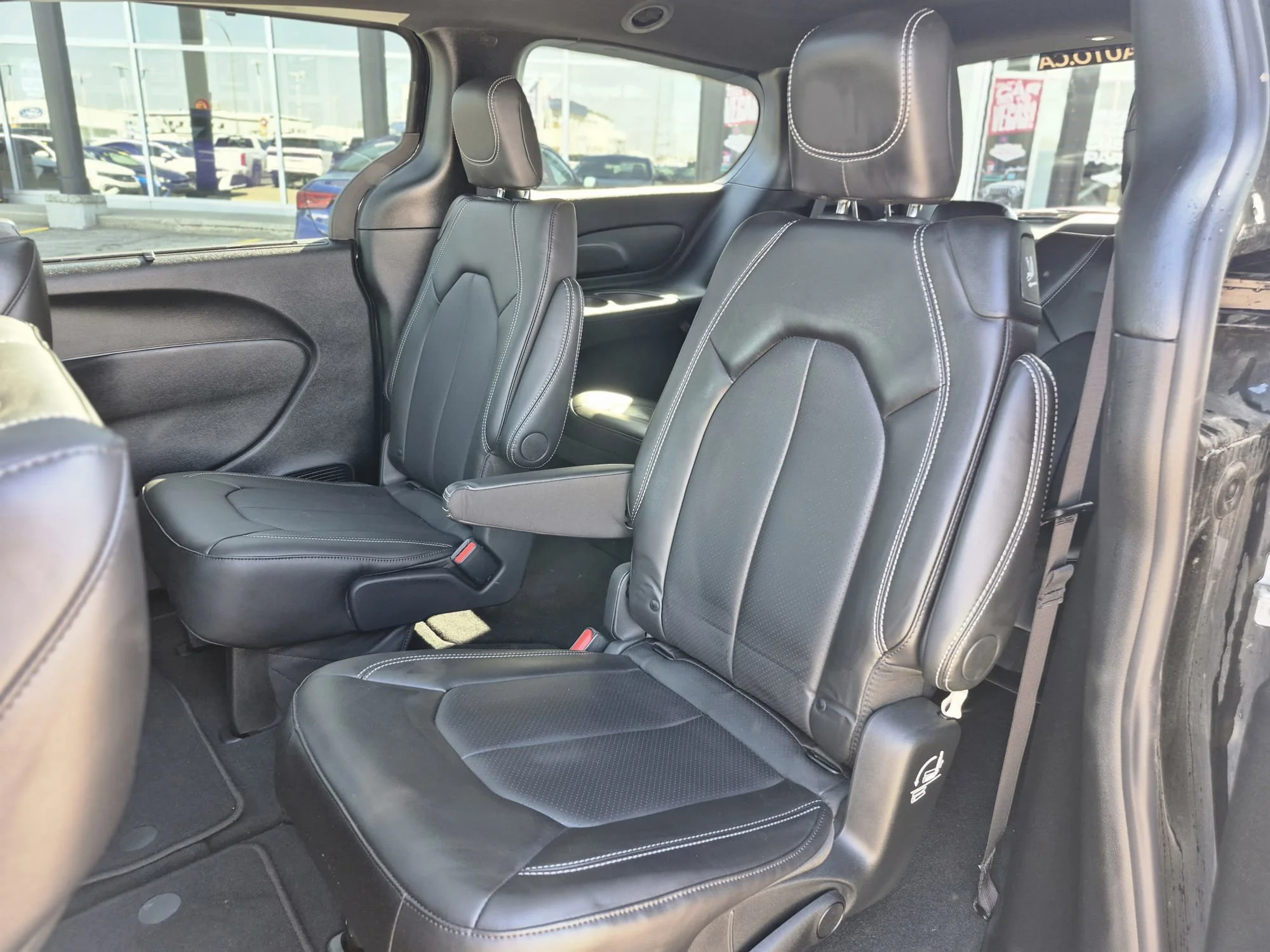 Certified Used 2026 Diamond Black Crystal Pearl Chrysler Select AWD*7 Pass | Adaptive Cruise | Remote Start | Htd Leather | Pano Roof | Htd Wheel | CarPlay image 10