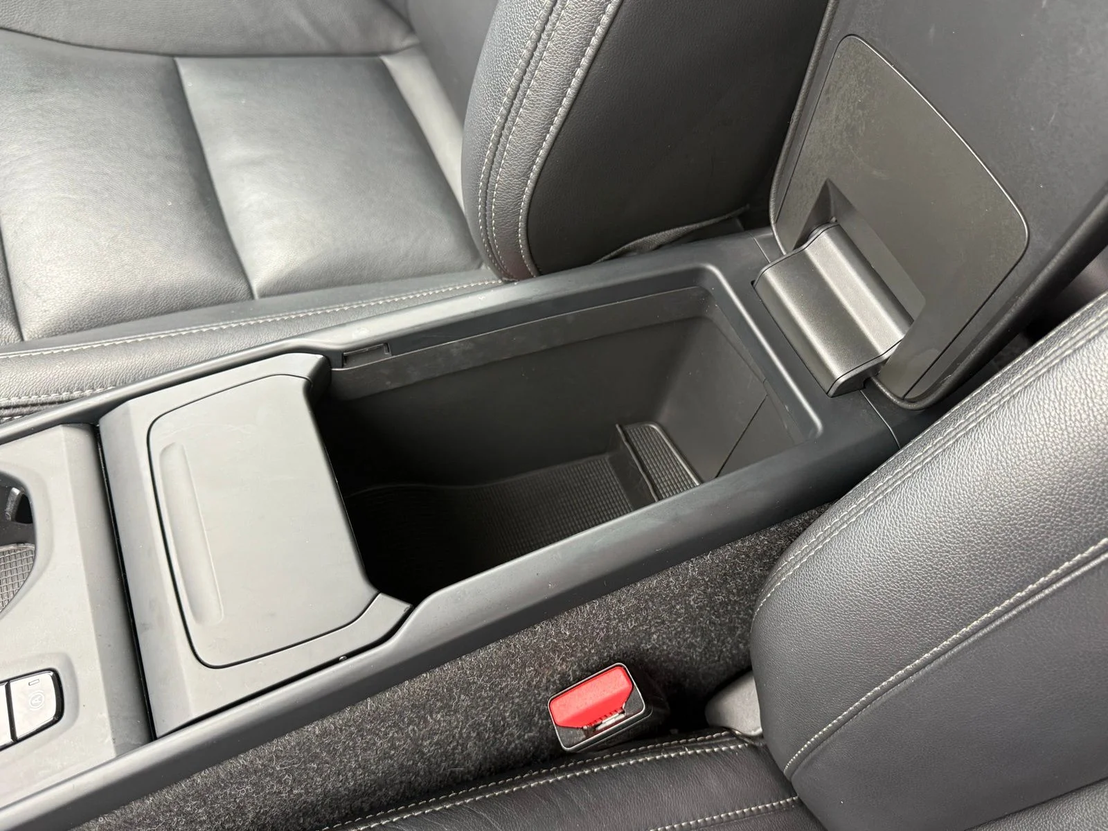 Used 2021  Volvo Momentum image 22