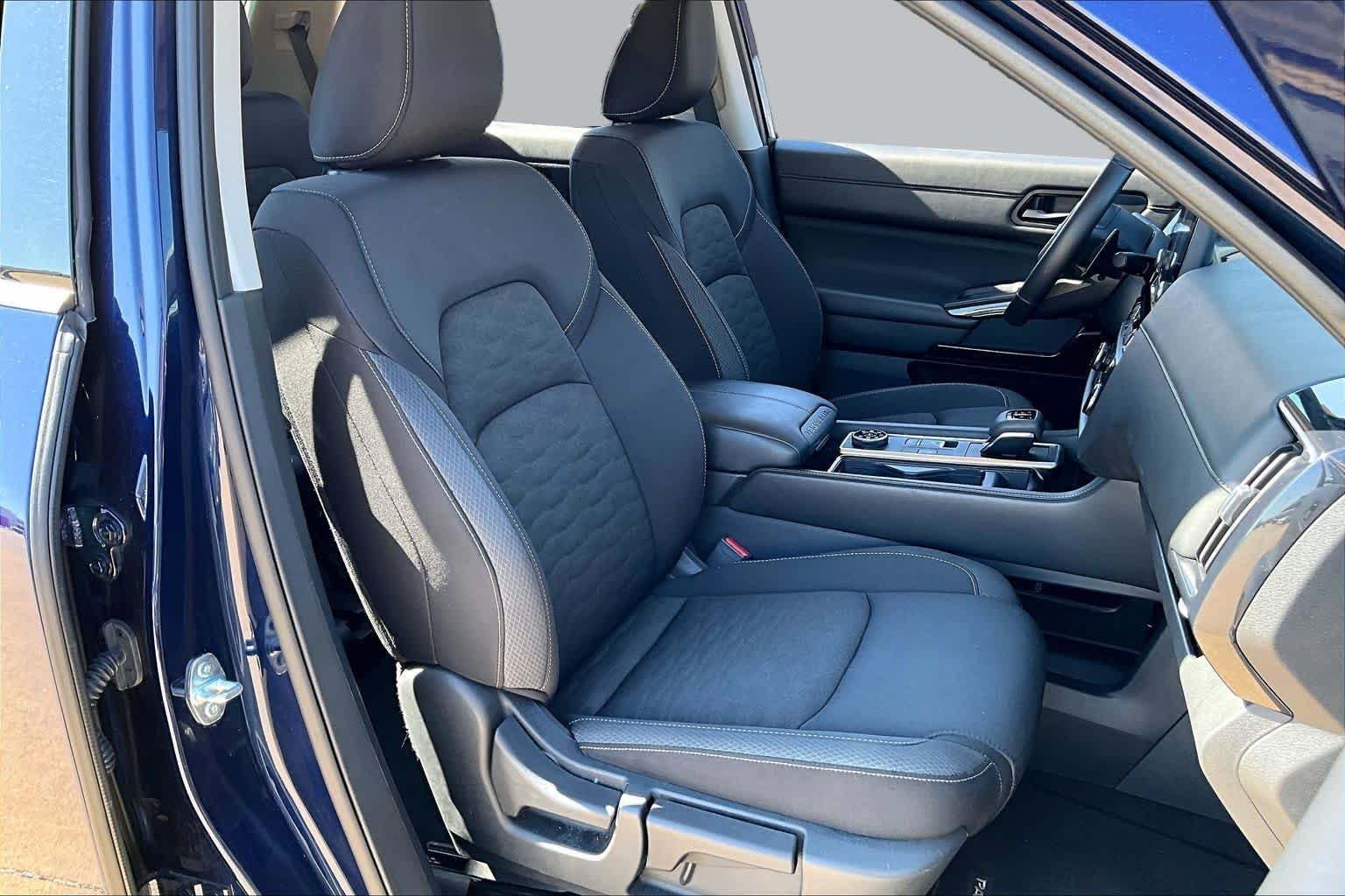2025 Nissan Pathfinder SV - Photo 8