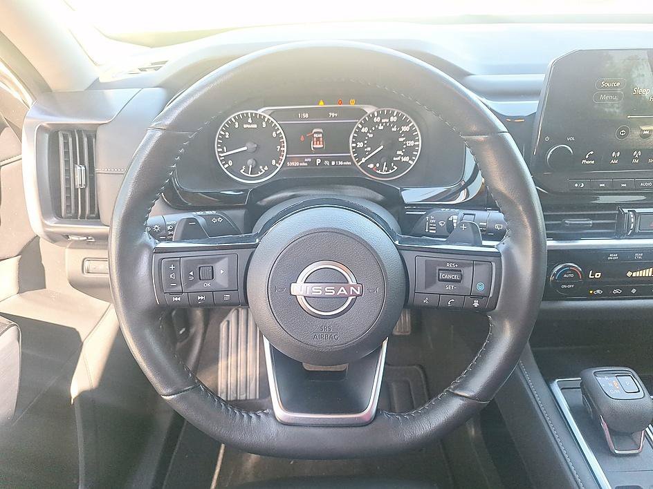 Used 2024 Pearl White Tricoat/Super Black Nissan SL image 13