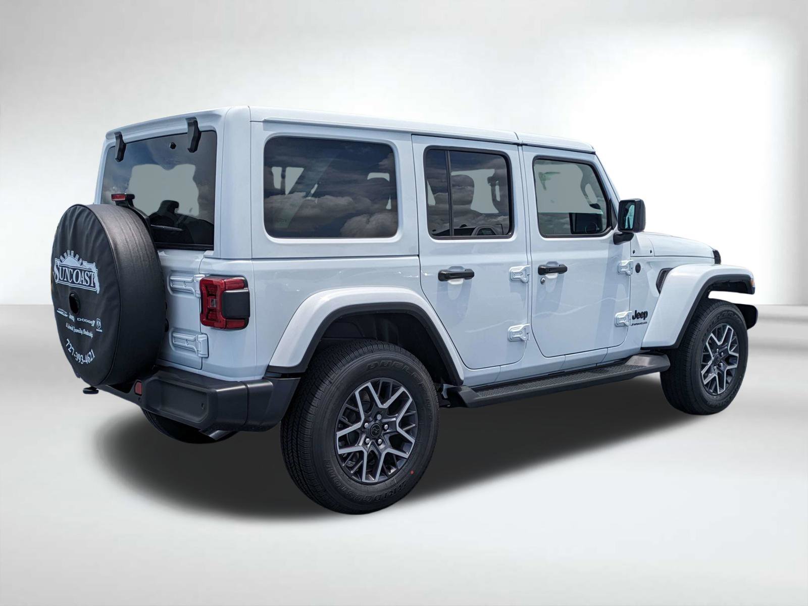 New 2026 Bright White Clear-Coat Exterior Paint Jeep Sahara image 4