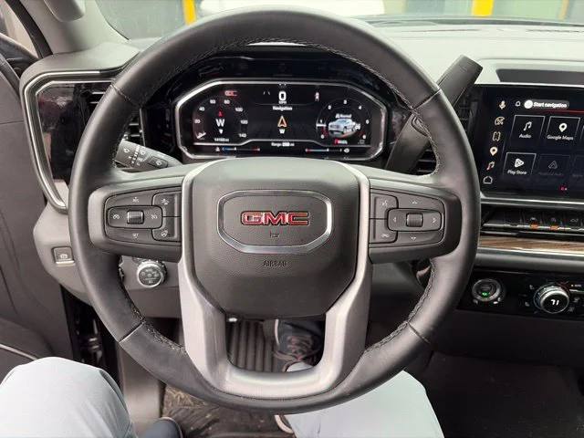 Used 2024 Onyx Black GMC Elevation image 13