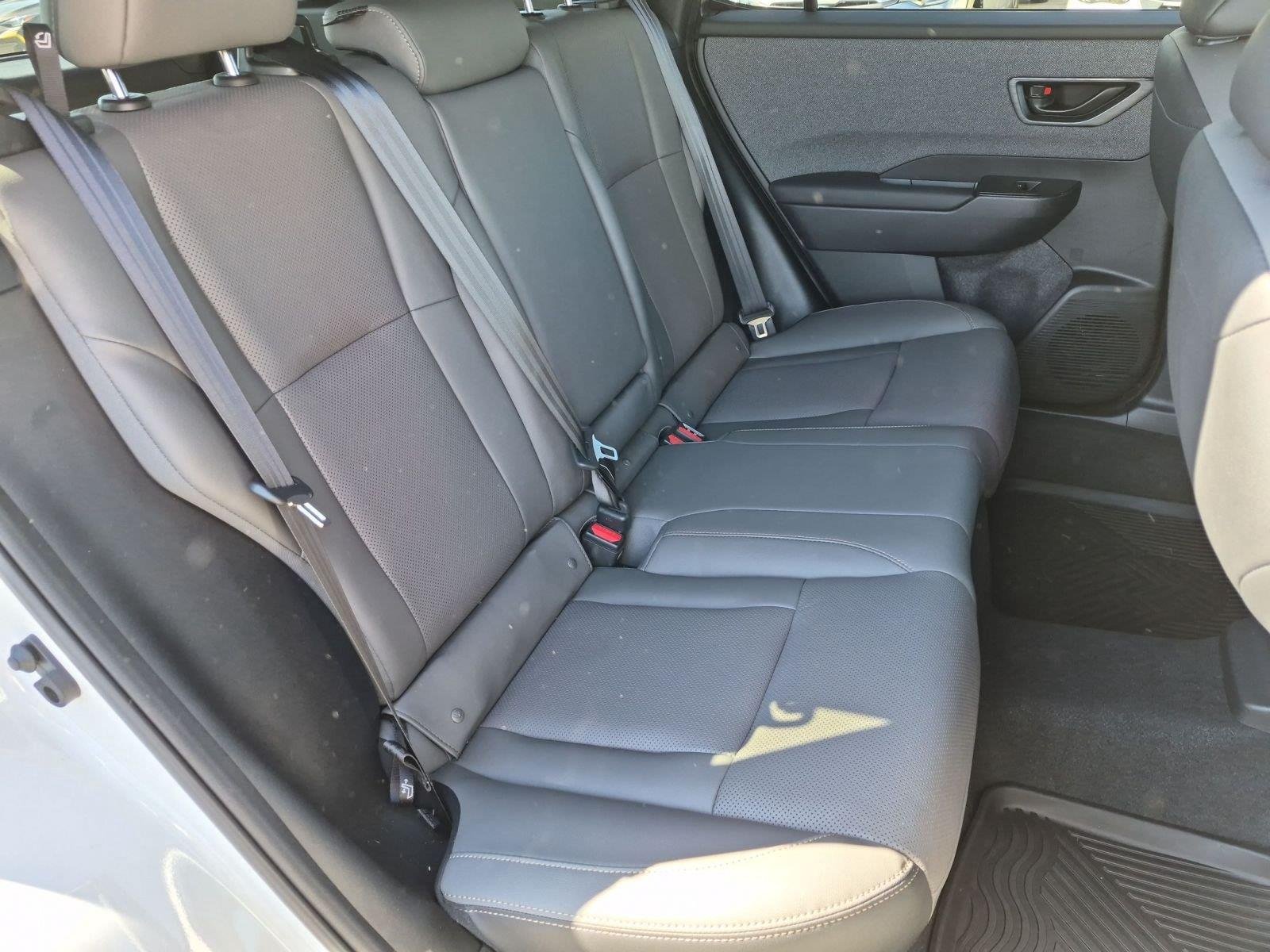 Used 2026 Crystal White Pearl Subaru Limited image 30