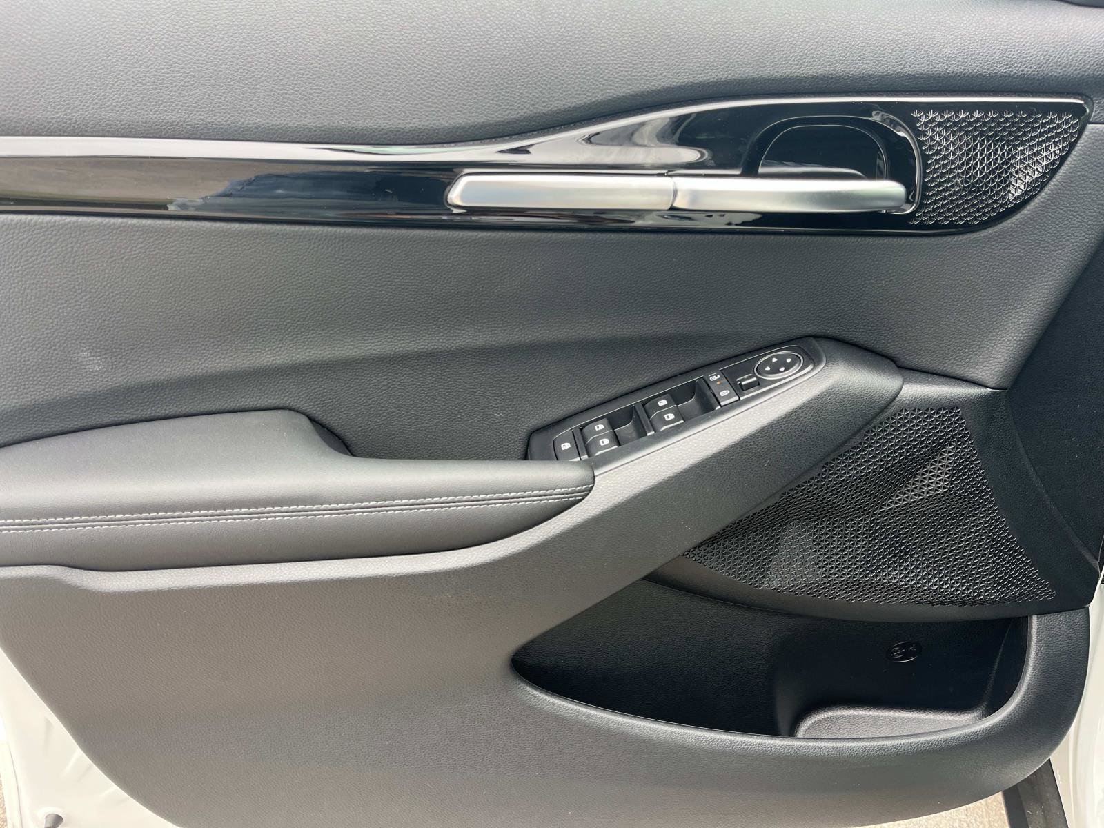New 2026 Snow White Pearl Kia EX image 22