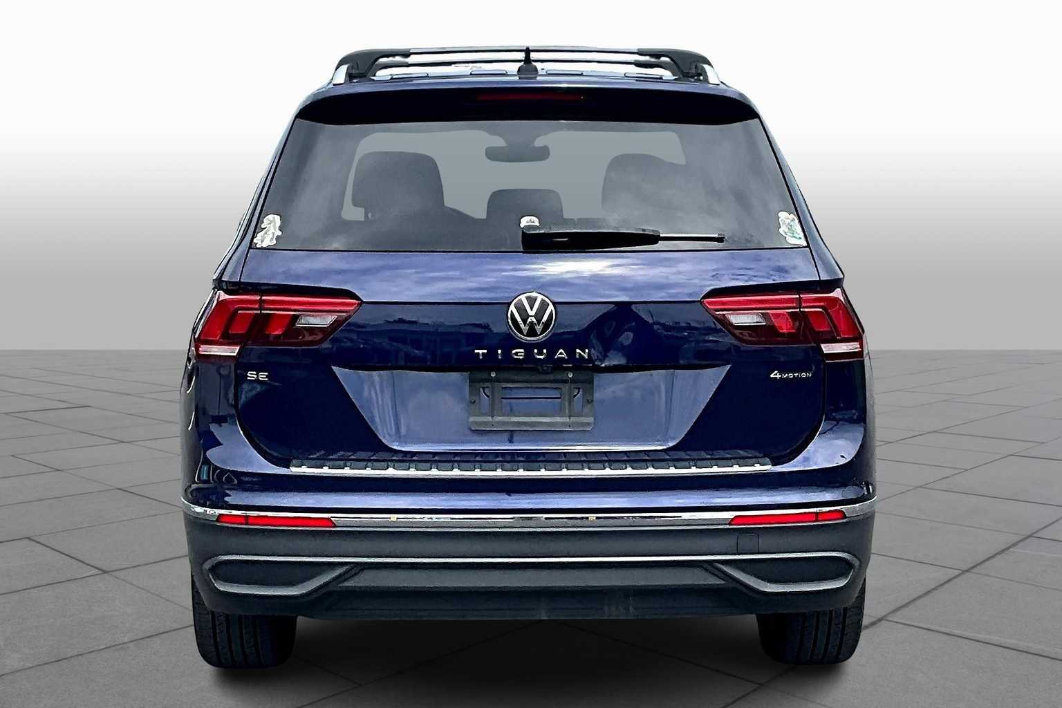Used 2022 Atlantic Blue Metallic Volkswagen SE image 4