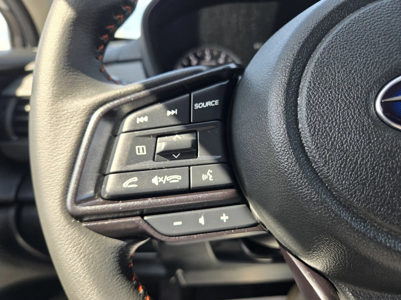 Used 2025 Ice Silver Metallic Subaru Limited image 19