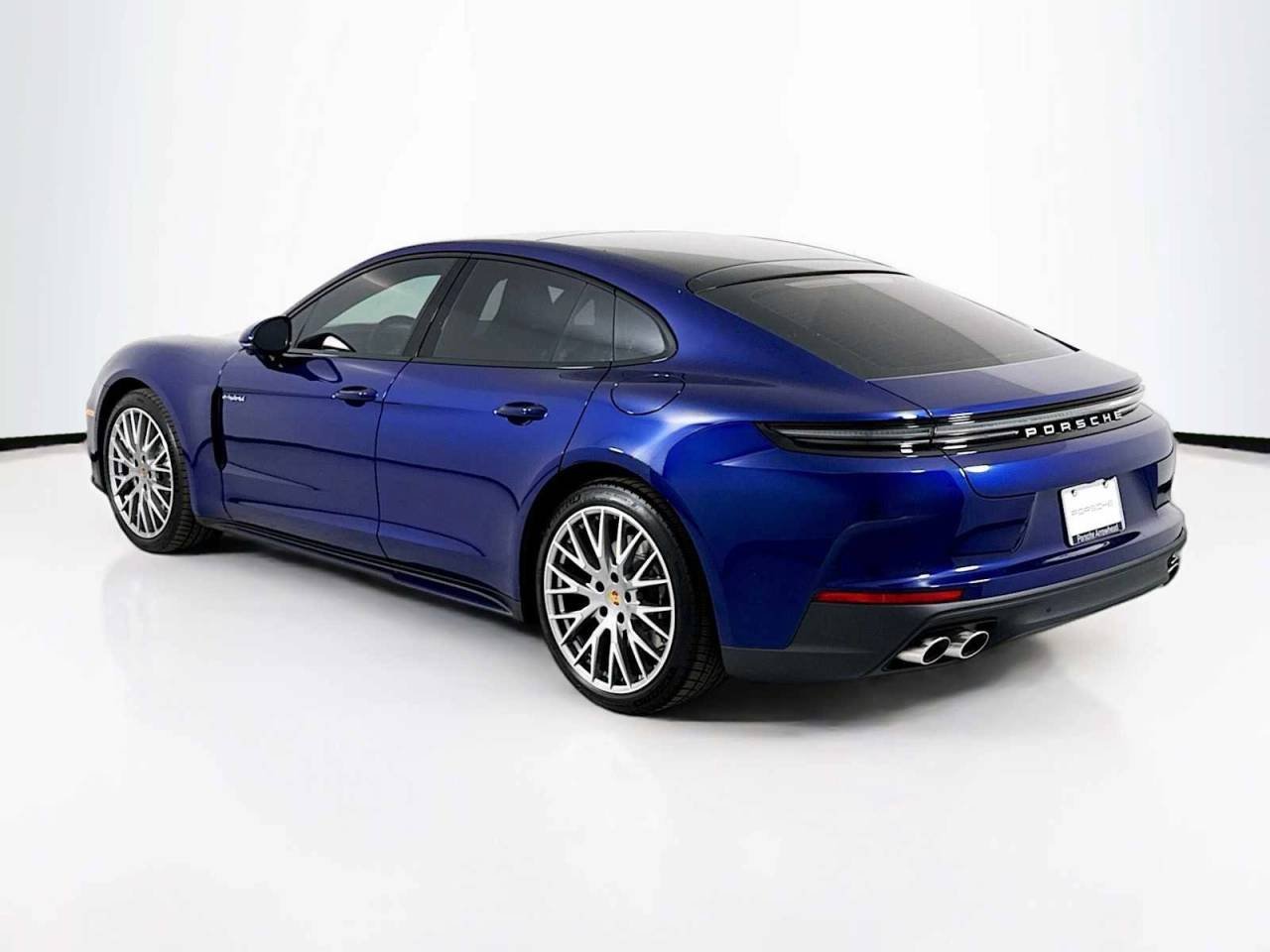 2026 Porsche Panamera 4 E-Hybrid - Photo 3
