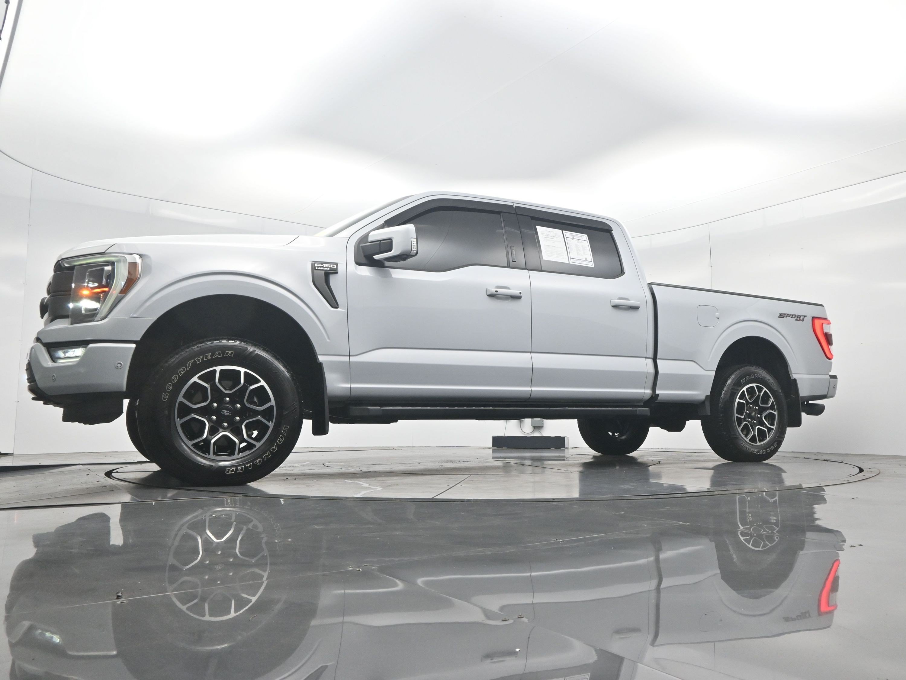Certified Used 2021 White Metallic Ford LARIAT image 41
