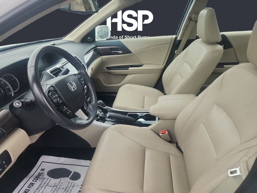 Used 2017 White Orchid Pearl Honda Touring image 9