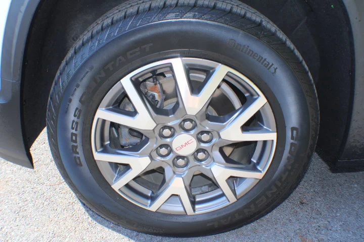 Certified Used 2023 SUMMIT WHITE GMC SLT image 5