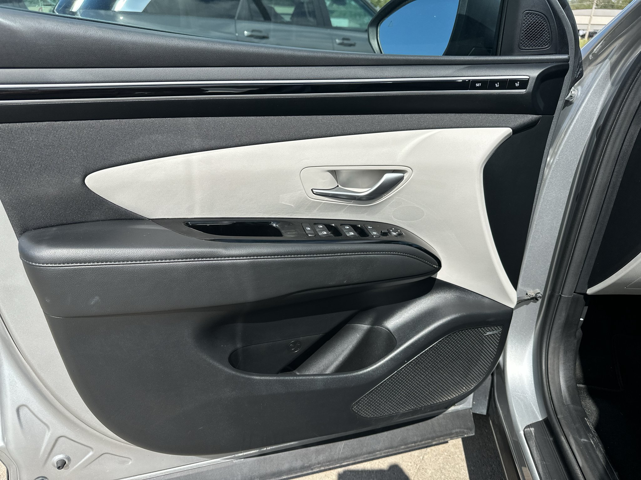 Used 2022 Shimmering Silver Hyundai Limited image 15