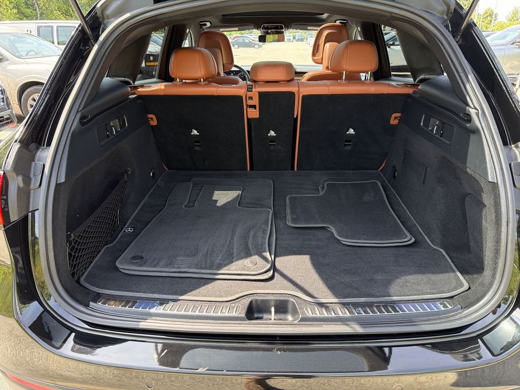 Used 2023  Mercedes-Benz GLC 300 image 21