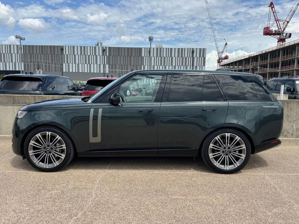 Used 2025 Belgravia Green Metallic Land Rover SE image 5