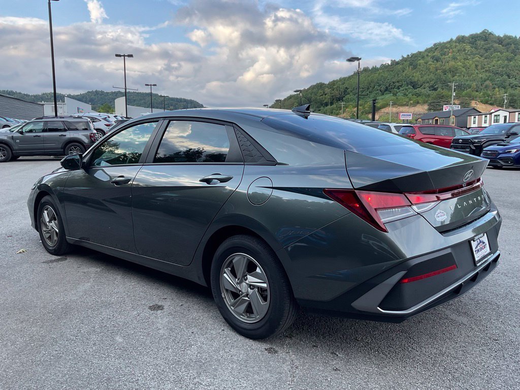 Used 2026 Gray Hyundai SE image 4