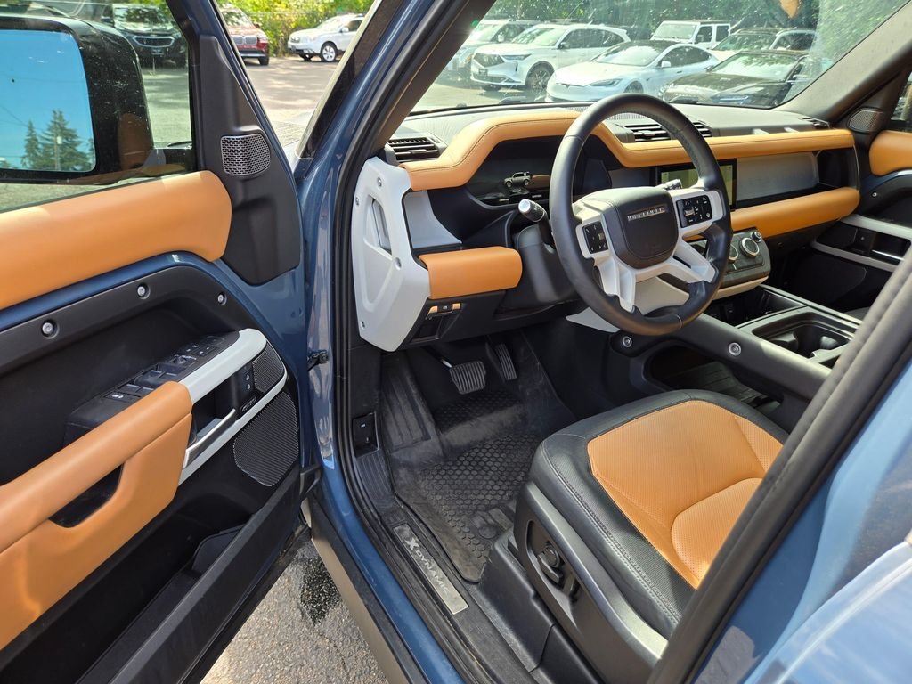 Used 2024 Tasman Blue Metallic Land Rover X-Dynamic SE image 19